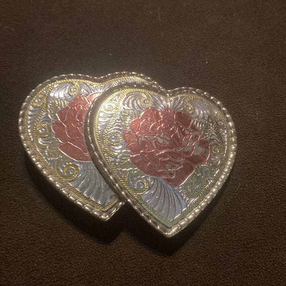 Double heart buckle